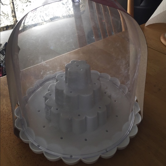 SOLD ‼️ Cake pop stand with dome lid - Picture 4 of 6